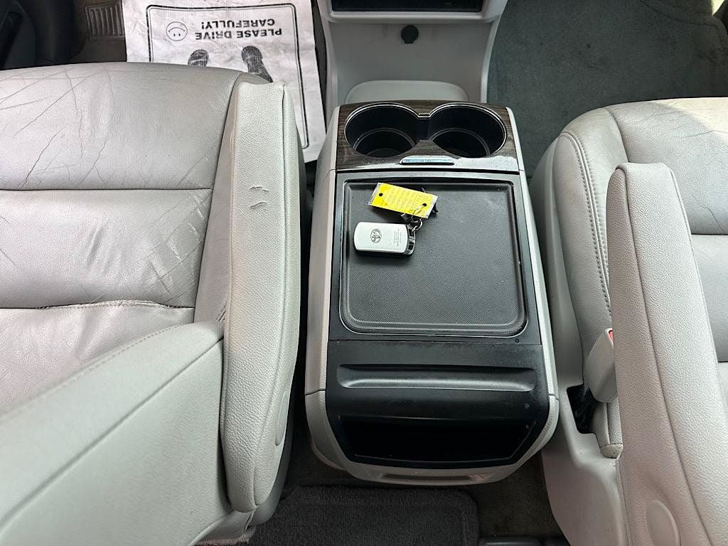 Used 2016 Toyota Sienna XLE w/ XLE Navigation Package FWD image 20