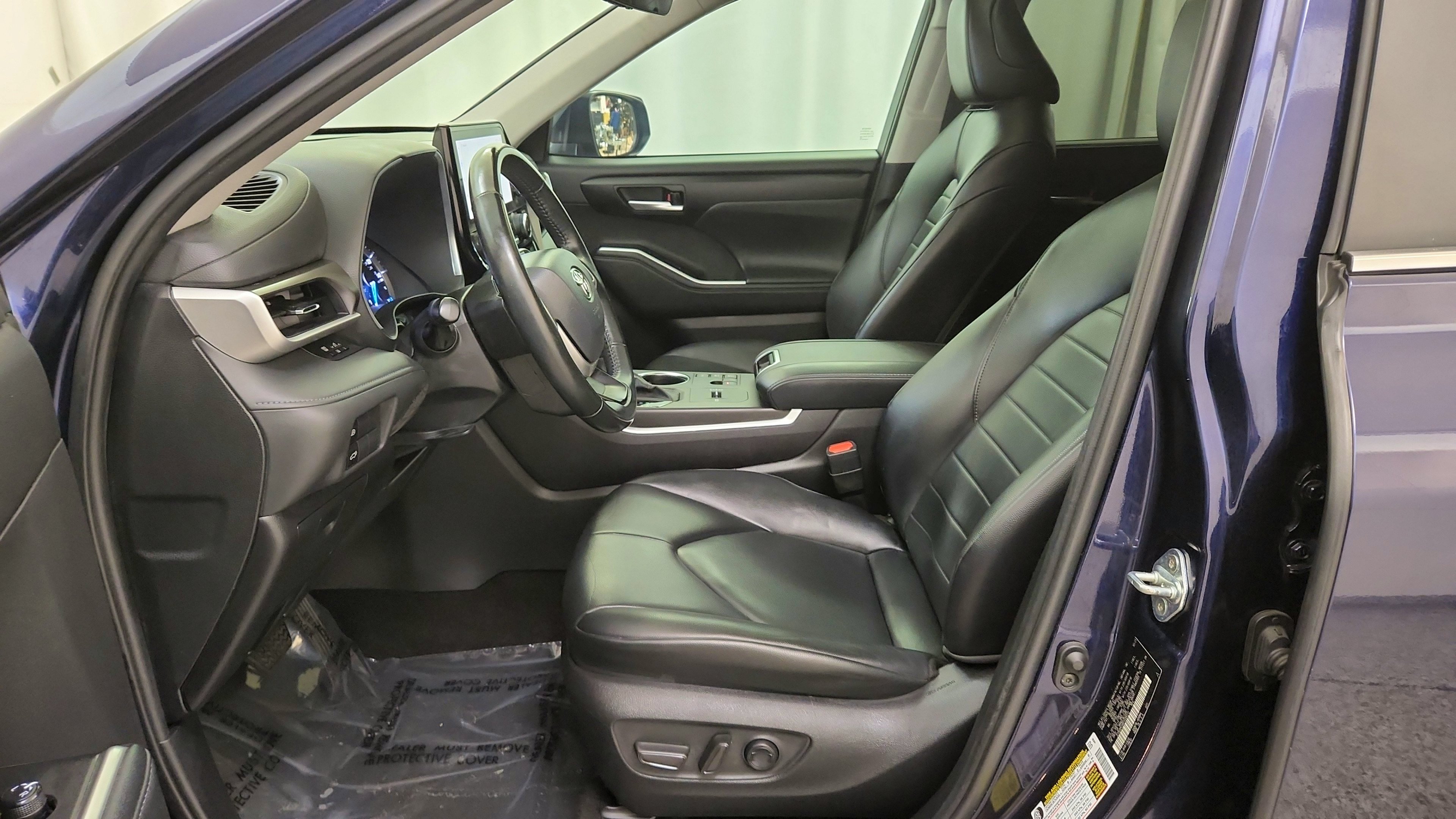 Used 2023 Toyota Highlander XLE AWD/4WD image 15