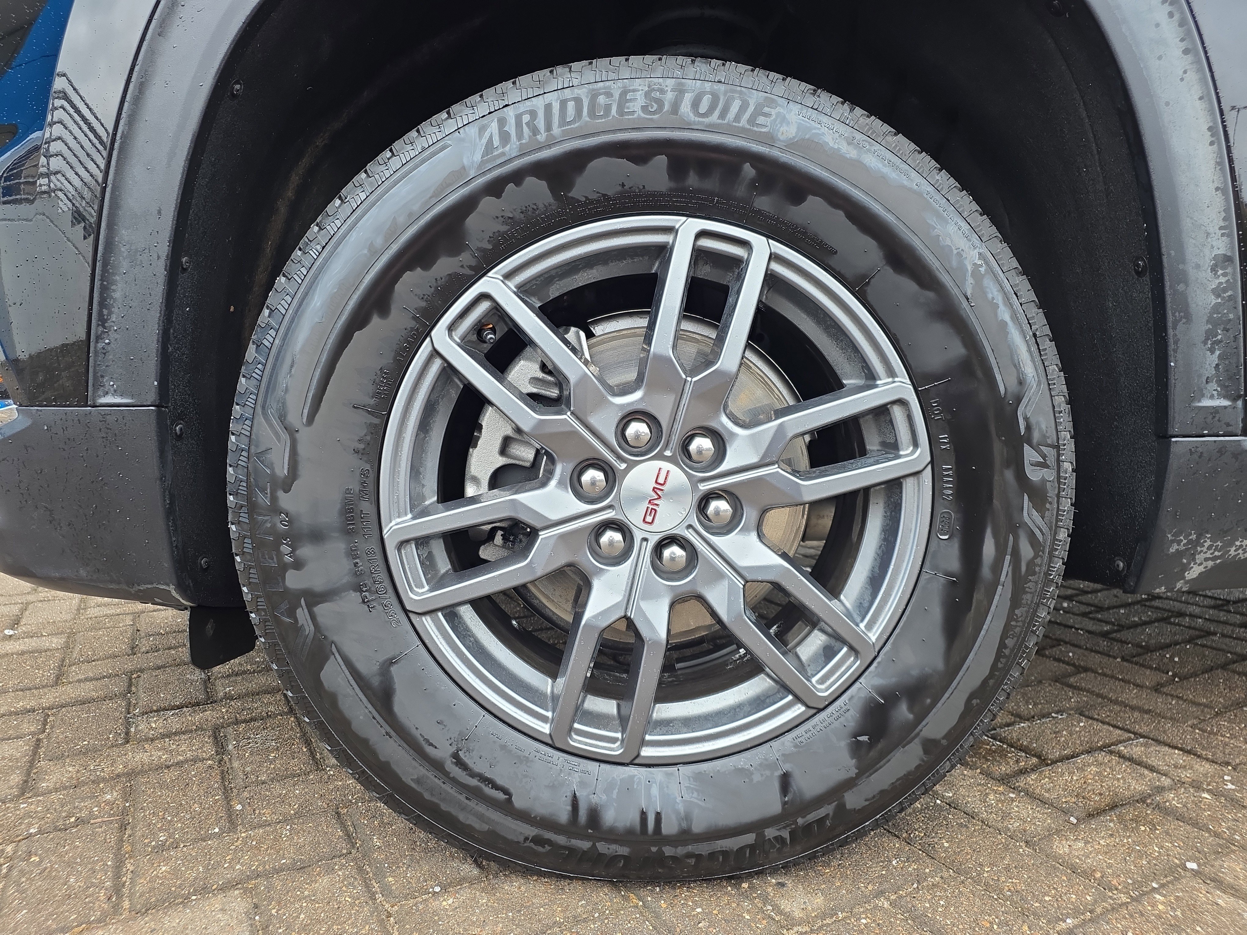 Used 2025 GMC Acadia Elevation image 11