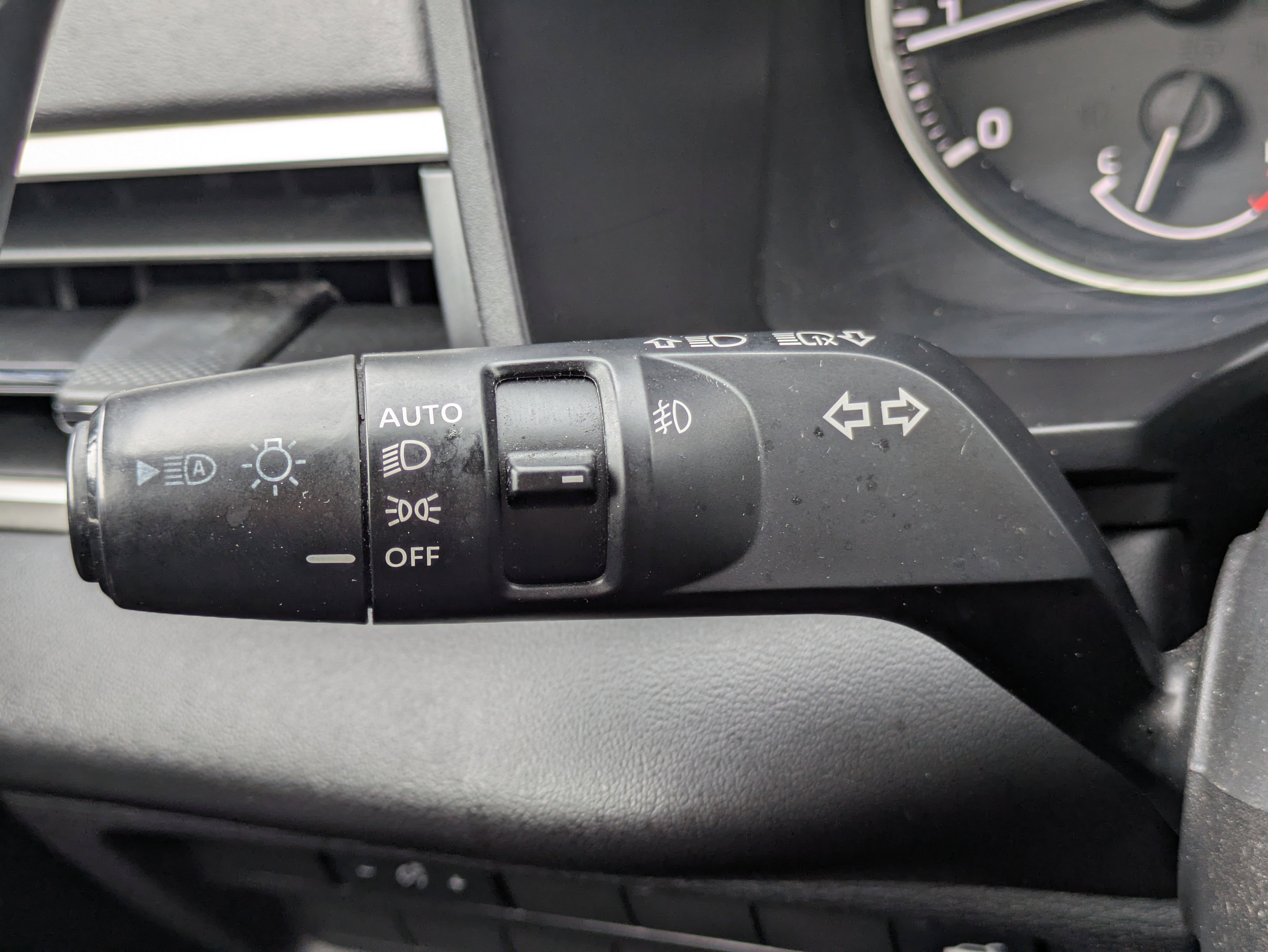 Used 2024 Mitsubishi Outlander SE FWD image 19