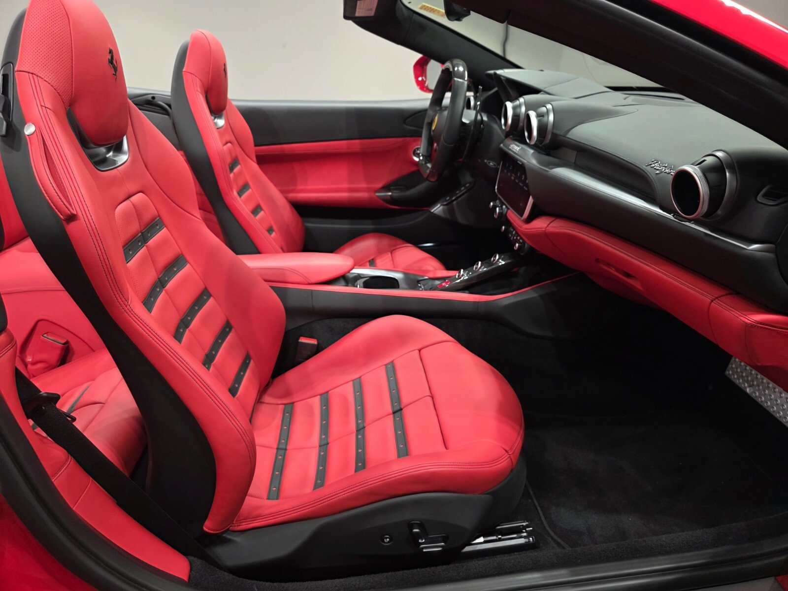 Used 2022 Ferrari Portofino M image 23