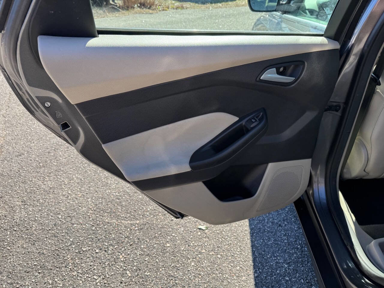 Used 2012 Ford Focus SEL image 40