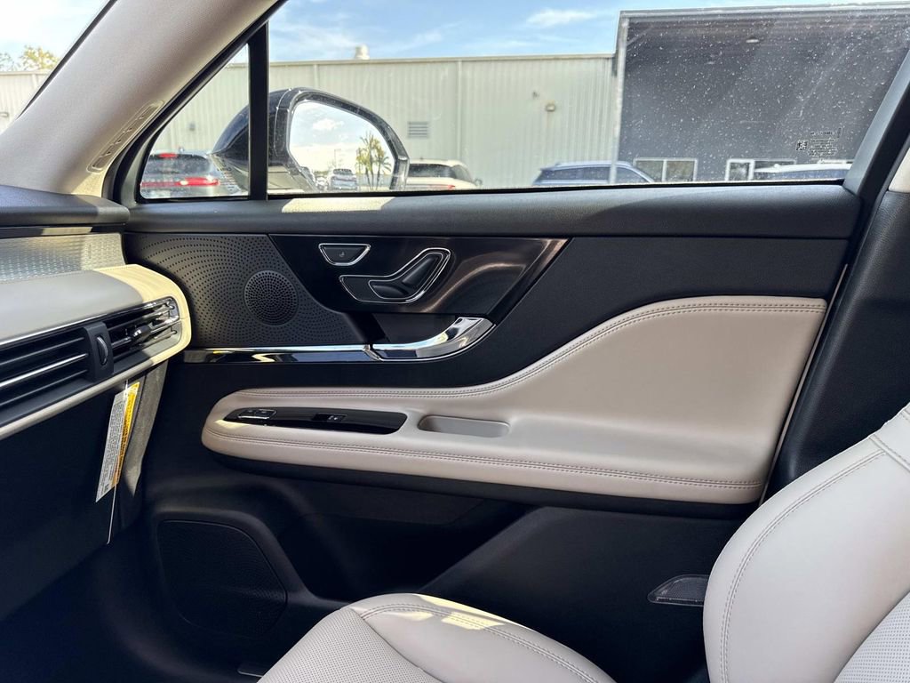 New 2026 Lincoln Corsair Premiere image 23