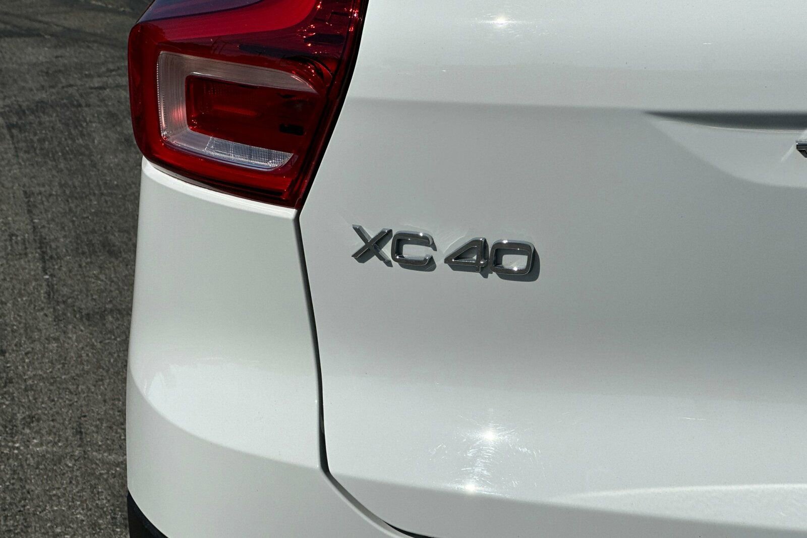Used 2020 Volvo XC40 T4 Momentum FWD image 27