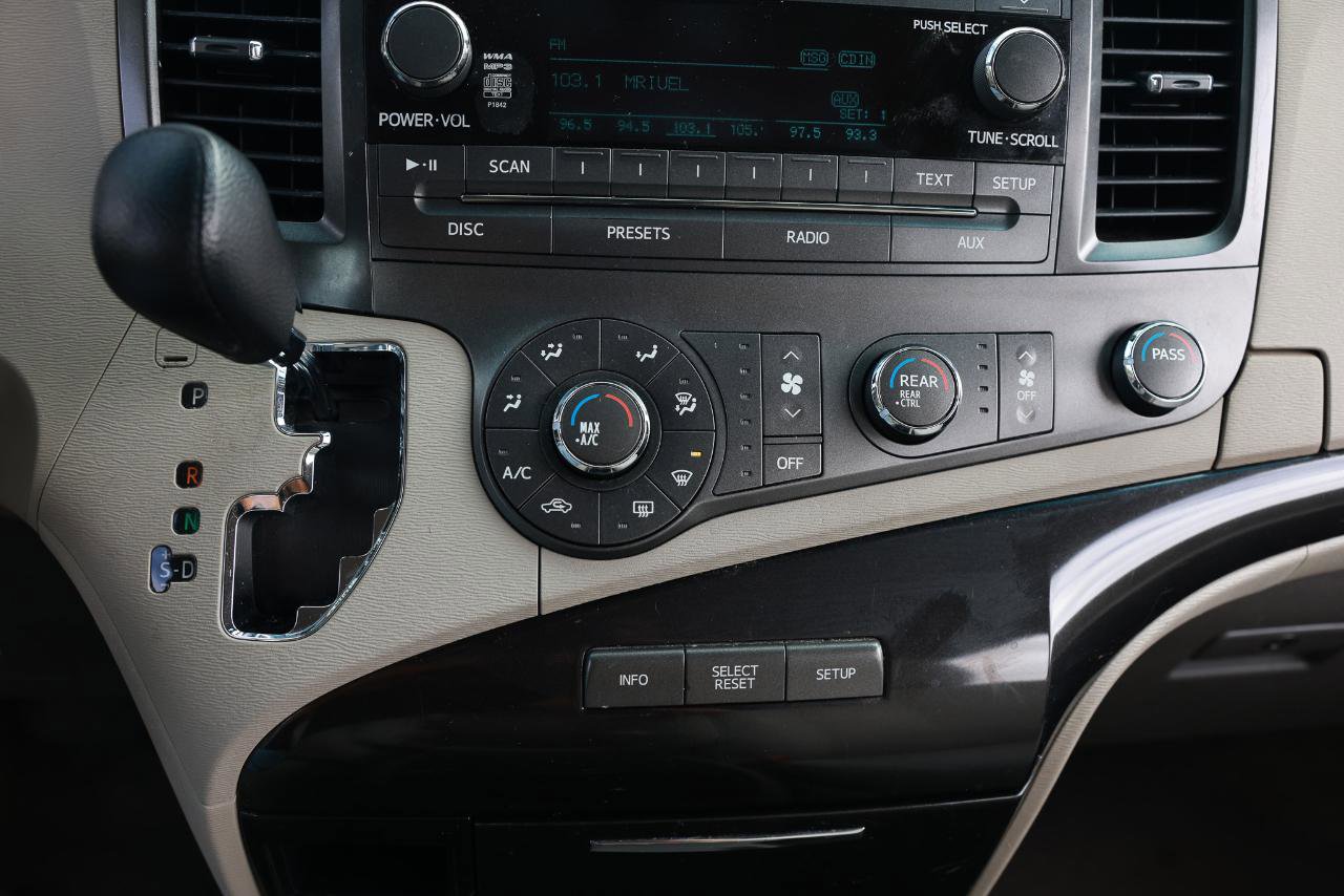 Used 2011 Toyota Sienna LE image 33