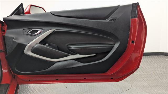 Used 2020 Chevrolet Camaro LT image 18