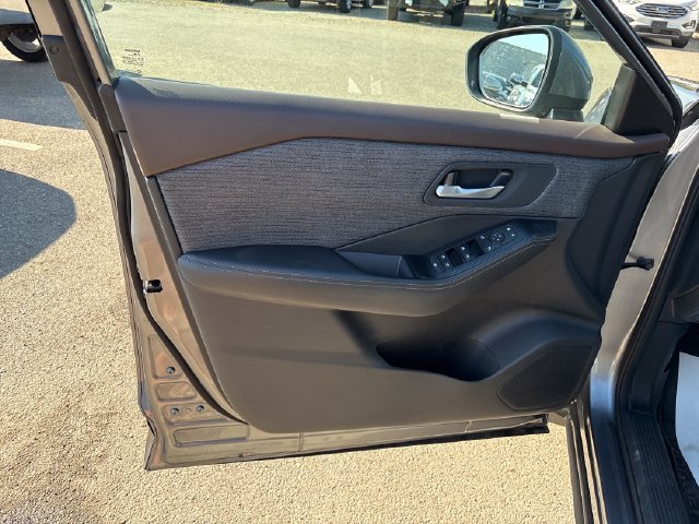 Used 2021 Nissan Rogue SV AWD/4WD image 7