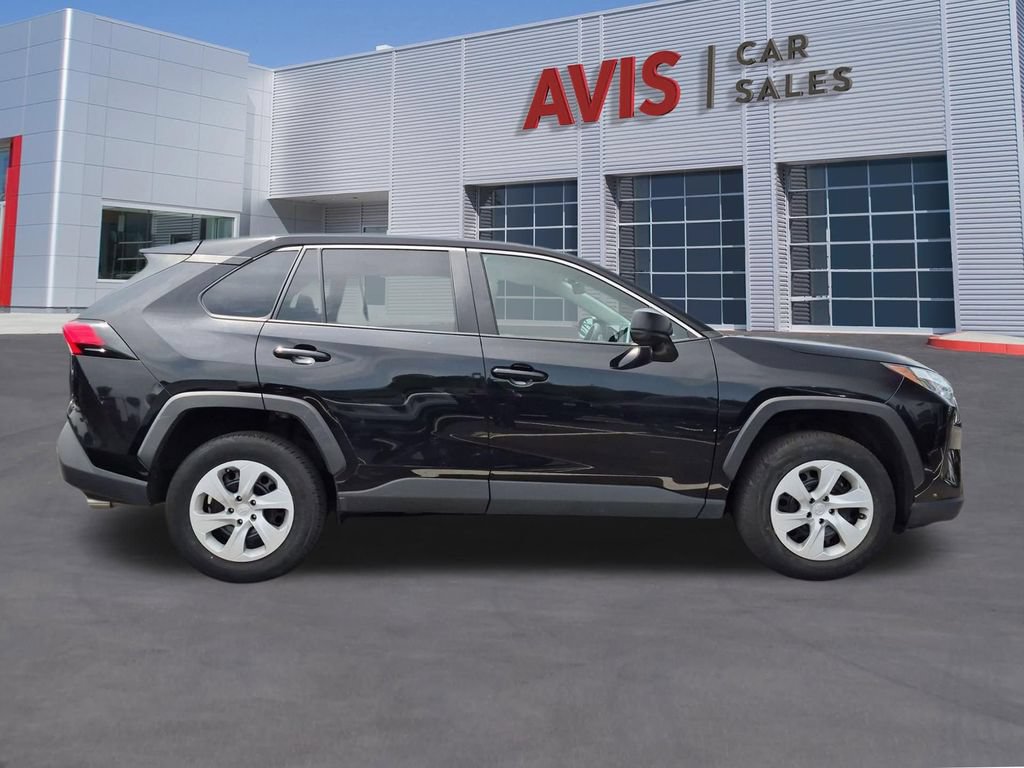 Used 2025 Toyota RAV4 LE AWD/4WD image 5