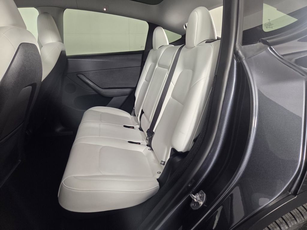 Used 2024 Tesla Model Y Long Range AWD/4WD image 25