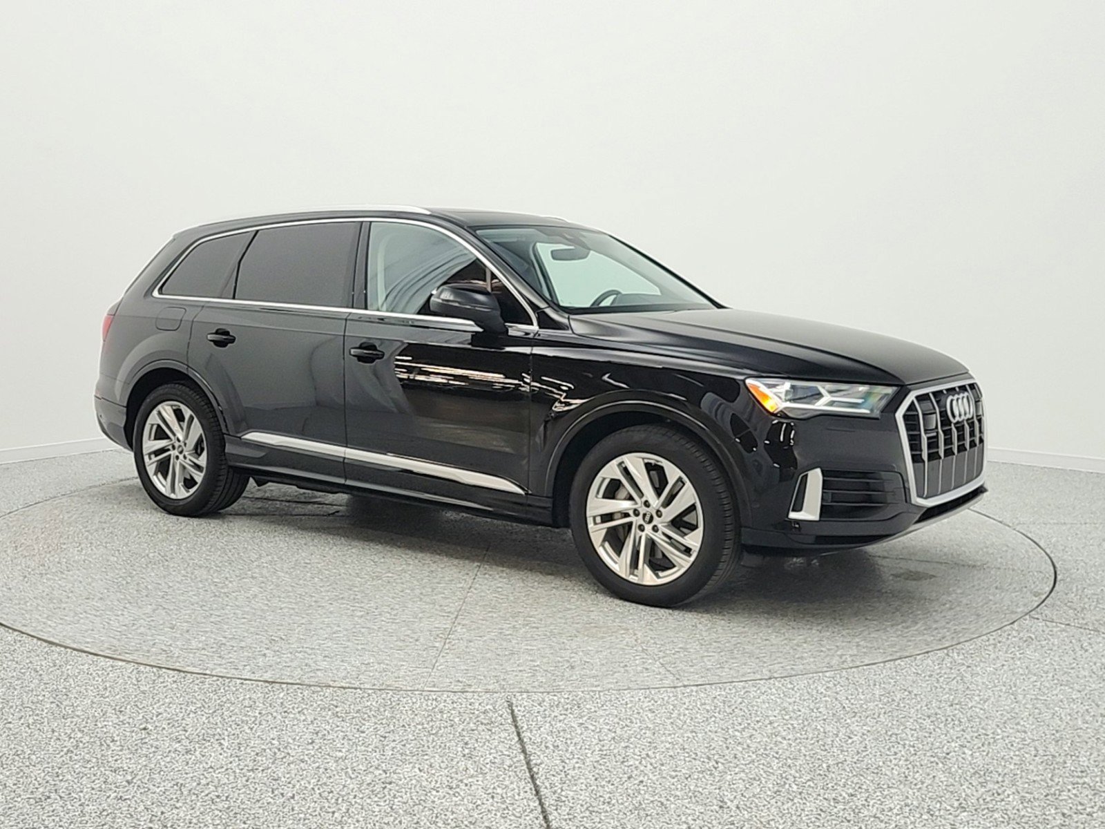 Used 2023 Audi Q7 3.0T Prestige w/ Prestige Package image 3