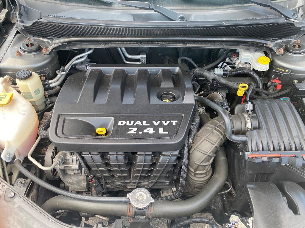 Used 2013 Dodge Avenger SE FWD image 24