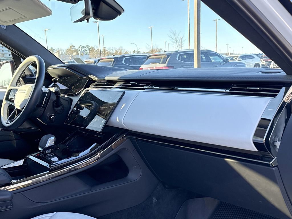 Used 2024 Land Rover Range Rover Sport Dynamic SE image 16