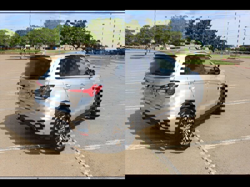 Used 2026 Mitsubishi Outlander Sport ES image 5