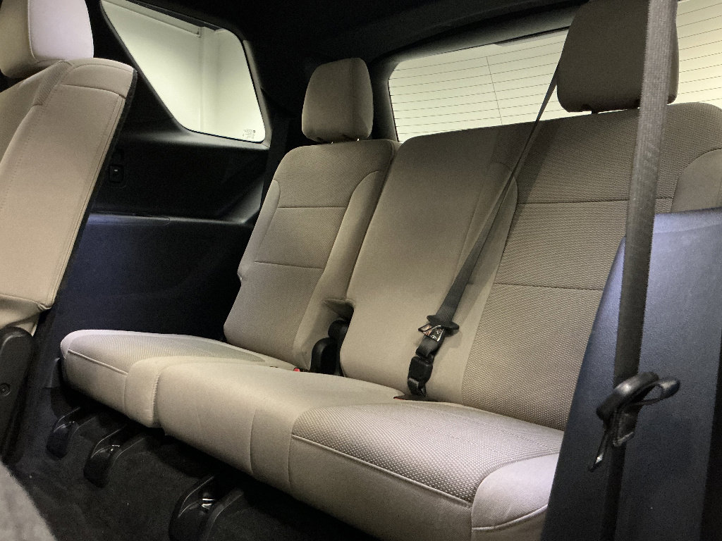 Used 2022 Chevrolet Traverse LS FWD image 28