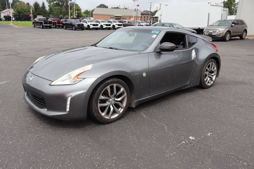 Used 2016 Nissan 370Z Coupe RWD image 2