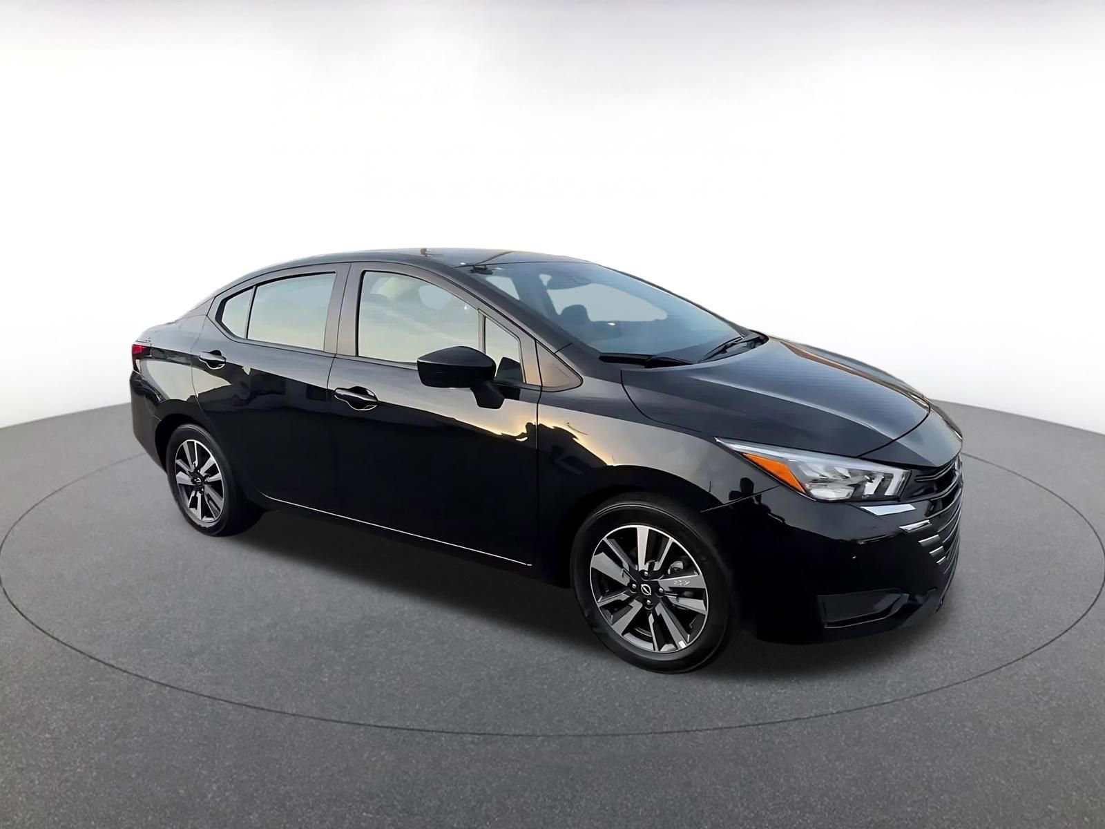 Used 2025 Nissan Versa SV image 2