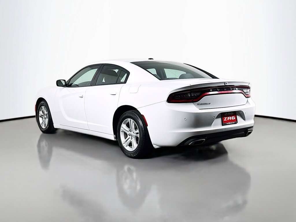 Used 2019 Dodge Charger SXT image 3