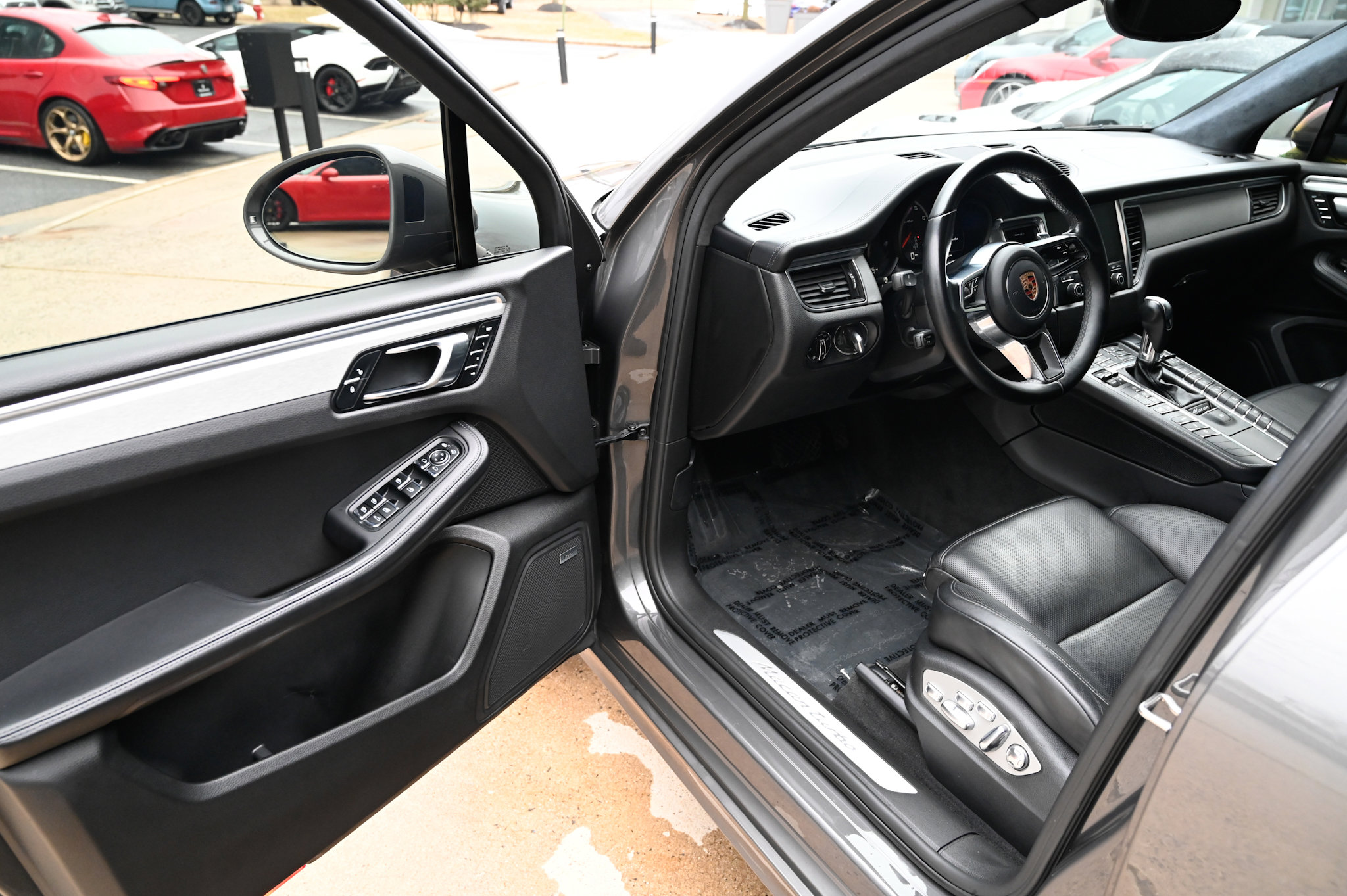Used 2018 Porsche Macan Turbo image 15