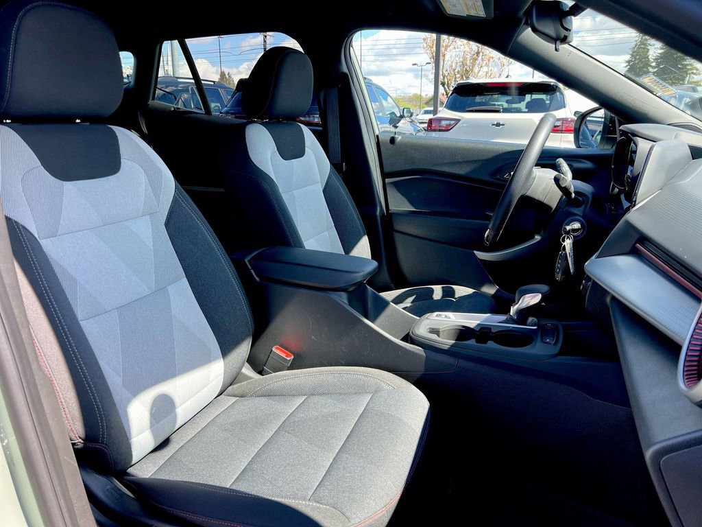 Used 2024 Chevrolet Trax RS w/ Driver Confidence Package FWD image 21