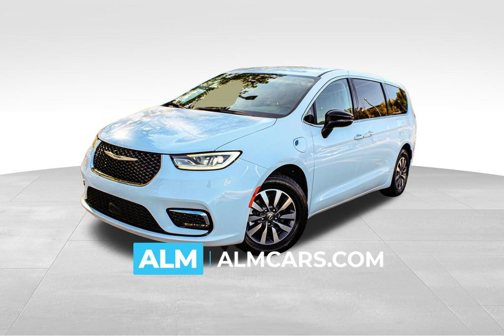 Used 2024 Chrysler Pacifica Select image 1