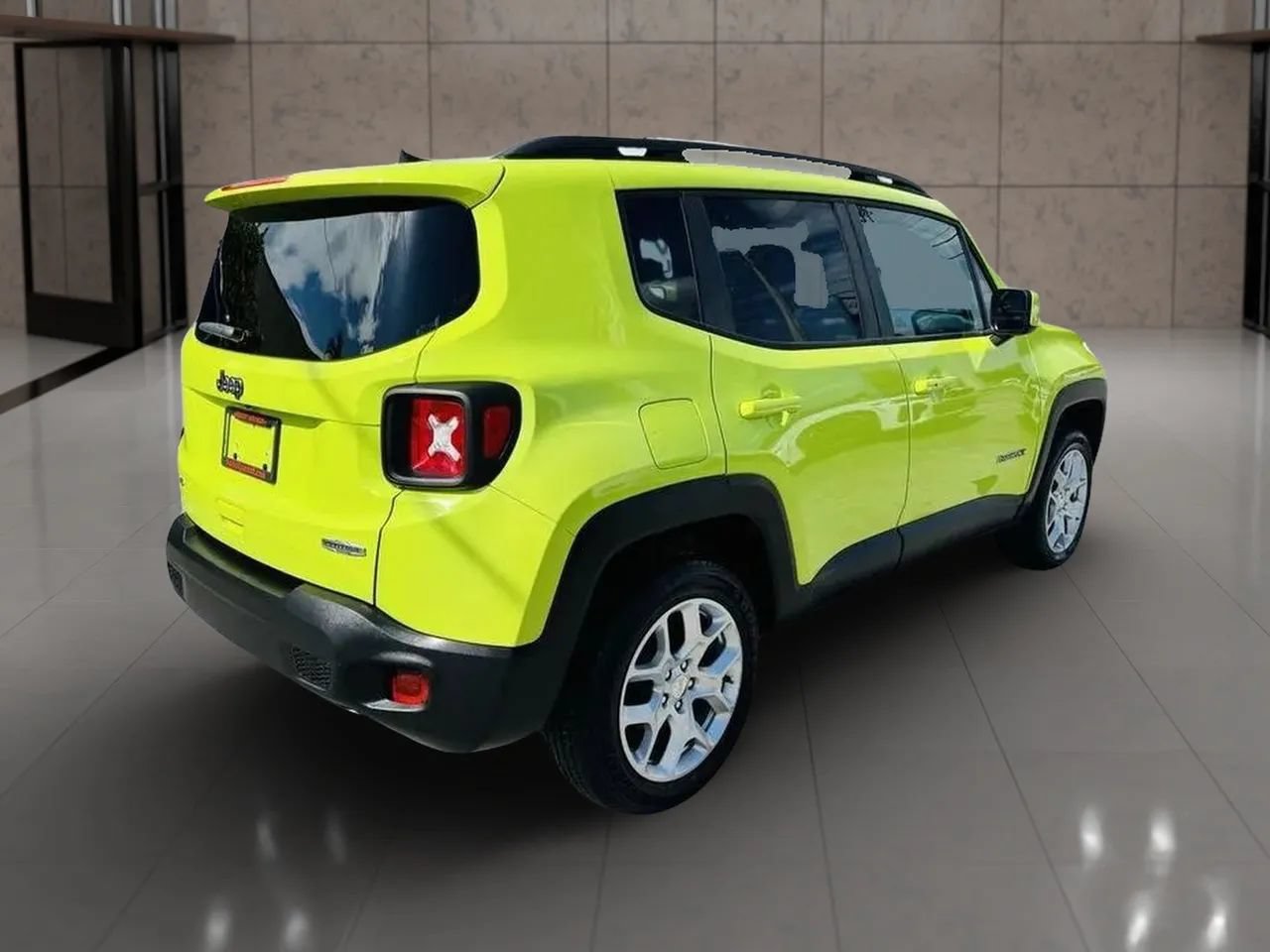 Used 2018 Jeep Renegade Latitude w/ Cold Weather Group AWD/4WD image 3