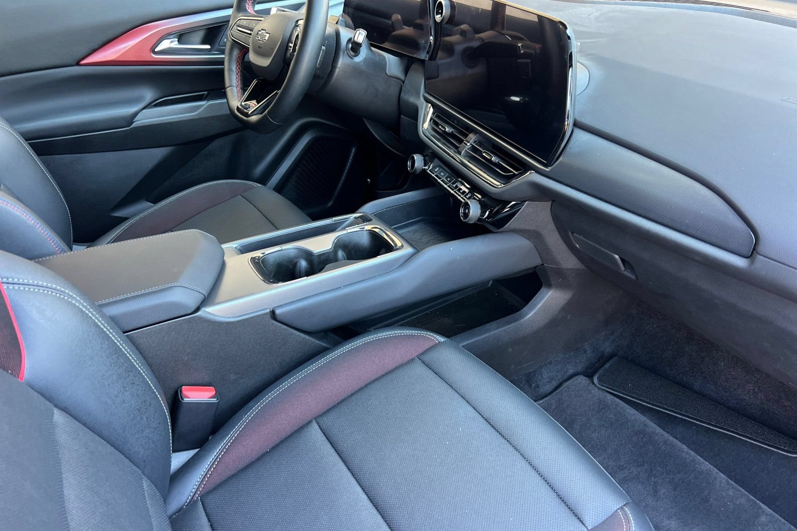 Used 2024 Chevrolet Equinox EV RS FWD image 24