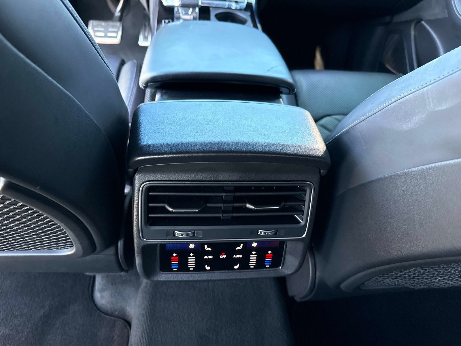 Used 2023 Audi SQ7 Prestige w/ Sport Package AWD/4WD image 18