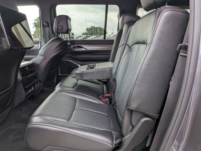 Used 2023 Jeep Wagoneer Series II RWD image 14