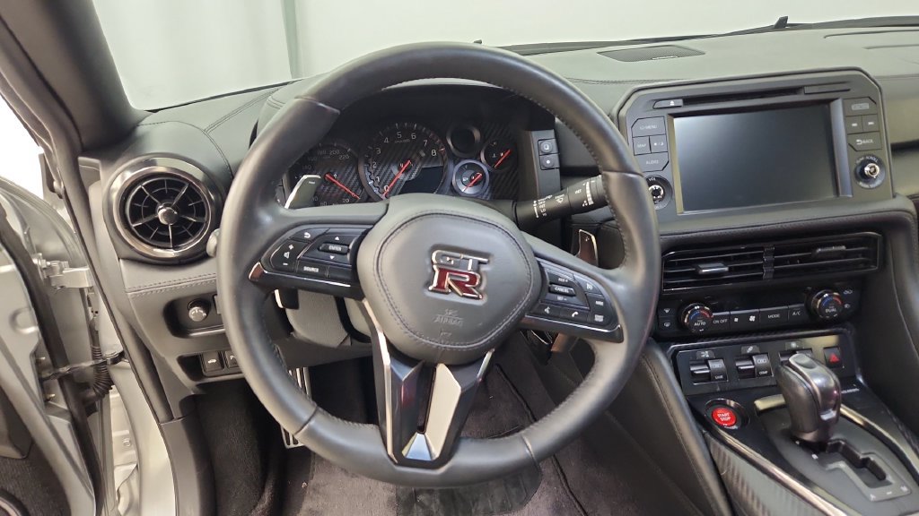 Used 2020 Nissan GT-R Premium AWD/4WD image 35