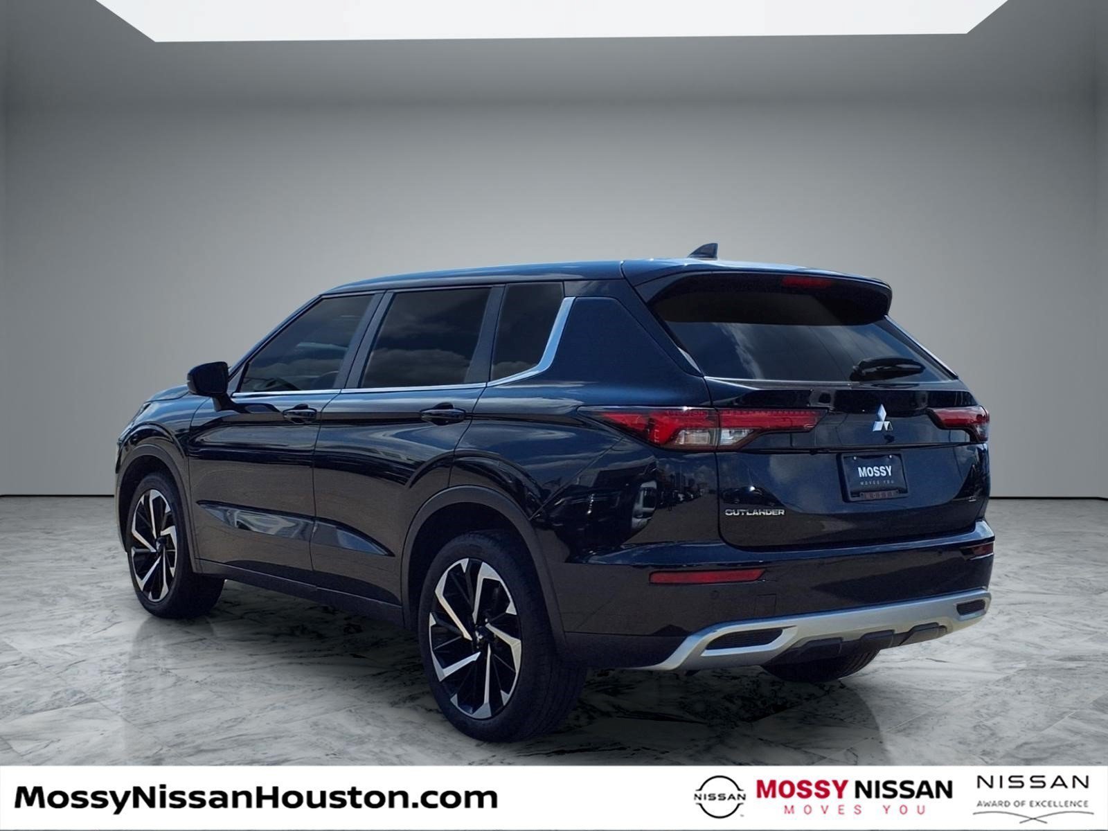 Used 2024 Mitsubishi Outlander SE FWD image 2