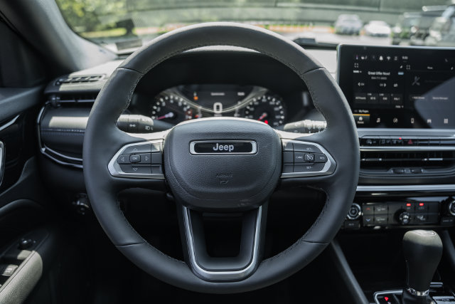 New 2026 Jeep Compass Latitude AWD/4WD image 33