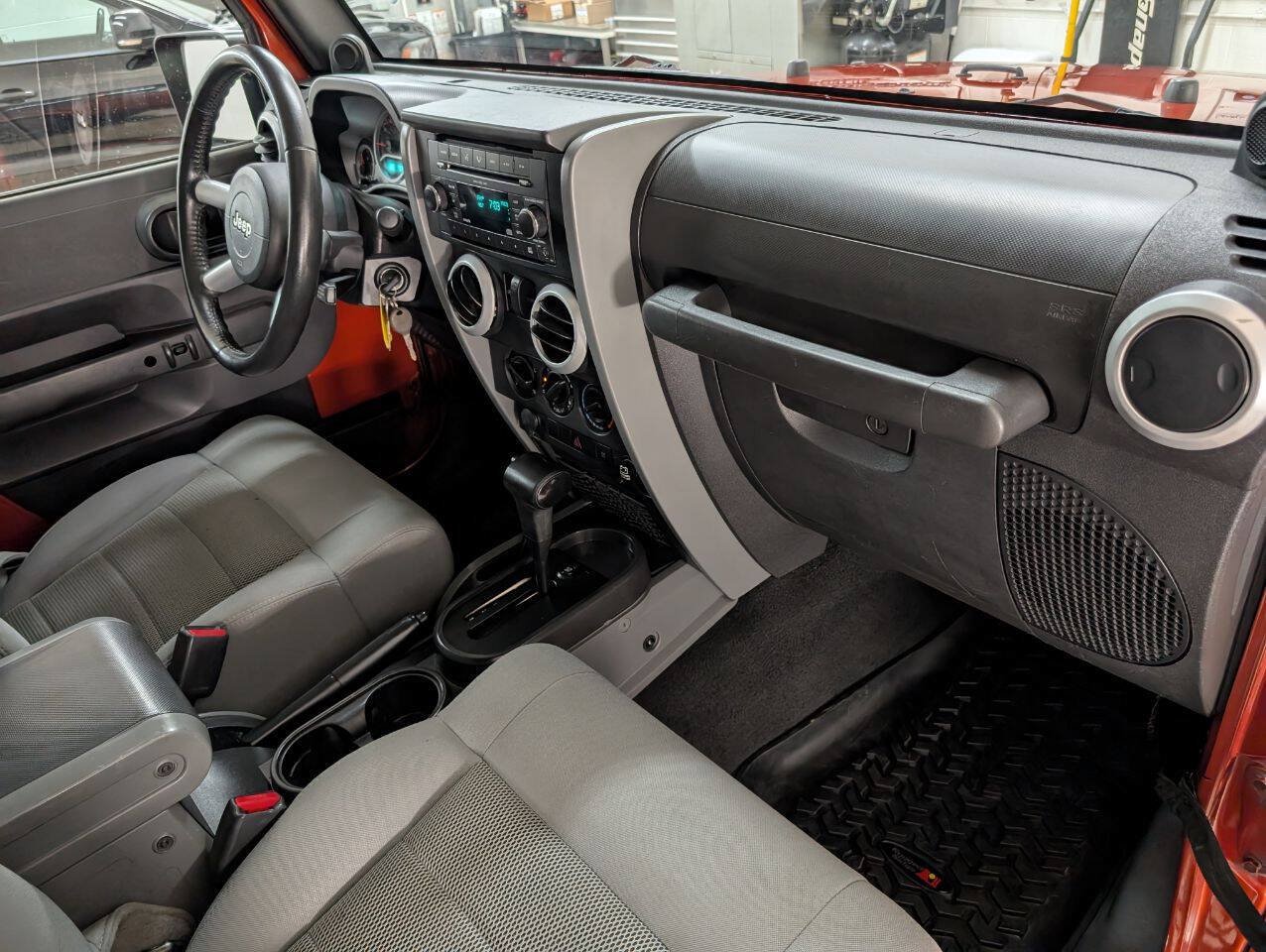 Used 2009 Jeep Wrangler Sahara w/ Dual Top Group AWD/4WD image 15