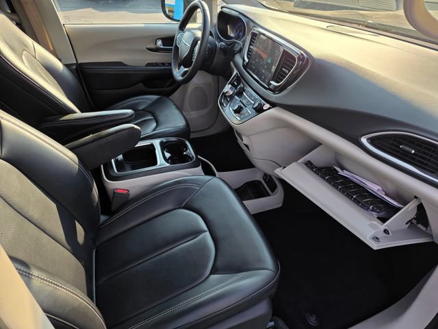 Used 2023 Chrysler Pacifica Touring-L FWD image 40
