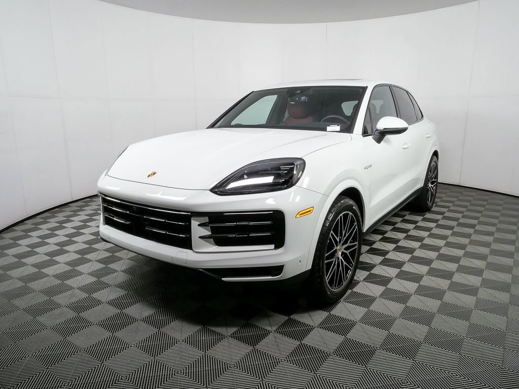 Certified 2024 Porsche Cayenne AWD/4WD image 1