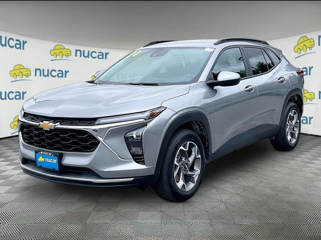 Used 2024 Chevrolet Trax LT w/ Driver Confidence Package FWD image 3