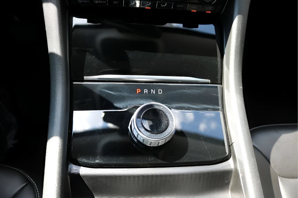 Used 2024 Jeep Grand Cherokee Limited RWD image 25
