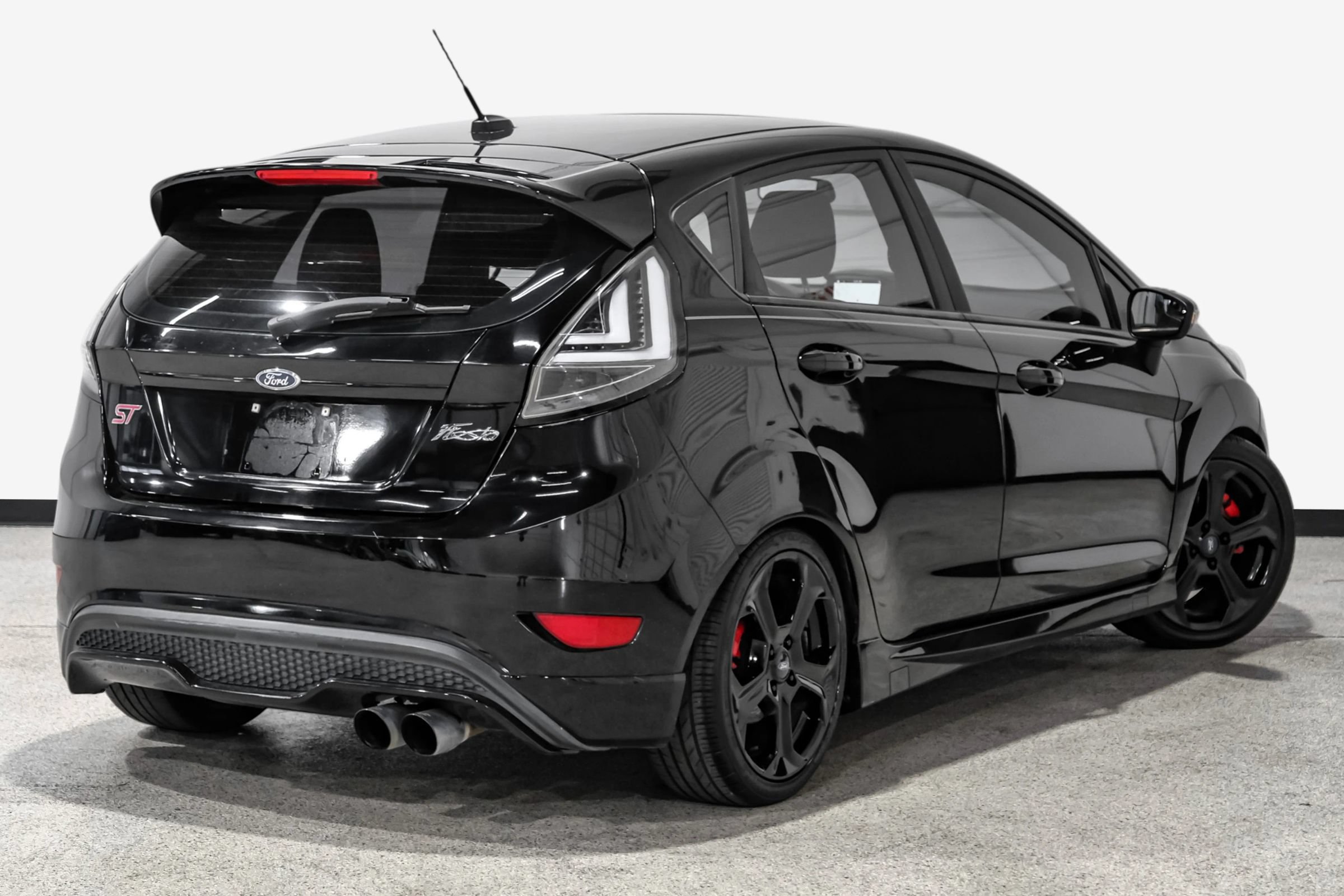 Used 2017 Ford Fiesta ST FWD image 6