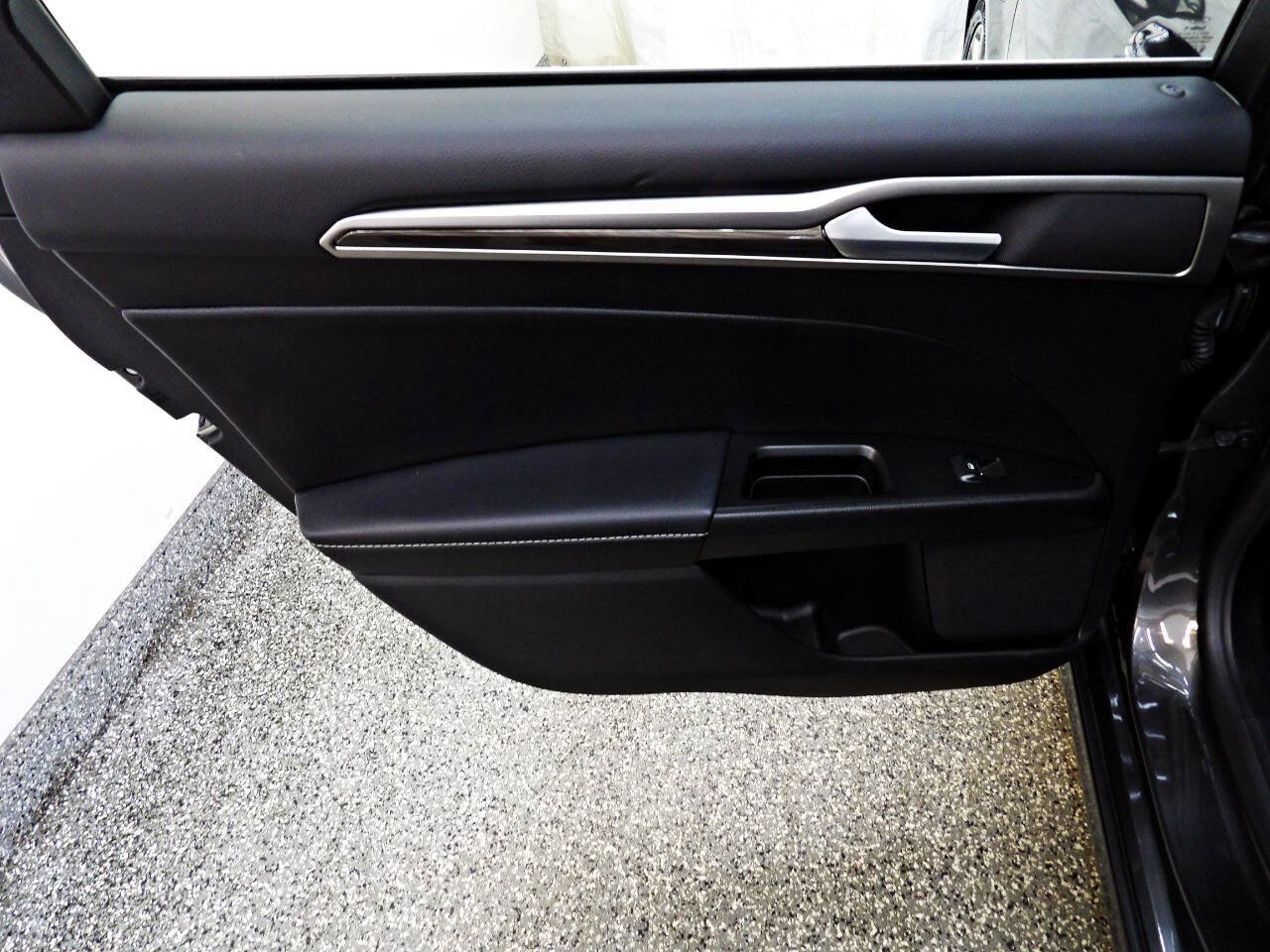 Used 2018 Ford Fusion Energi SE FWD image 9