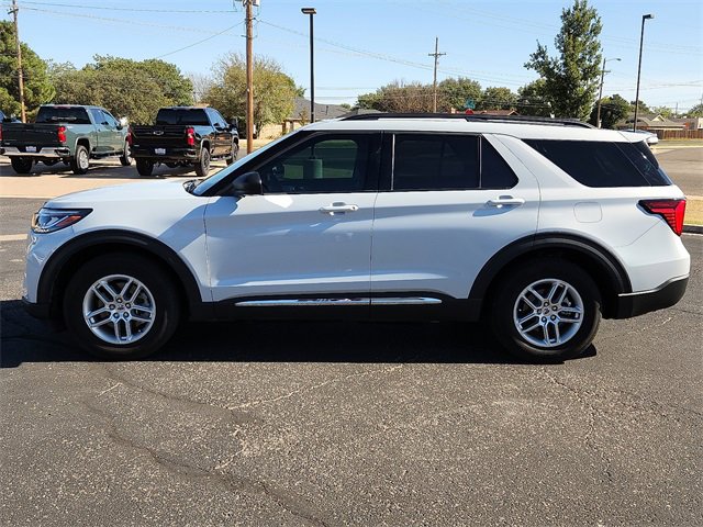 Used 2025 Ford Explorer Active image 2