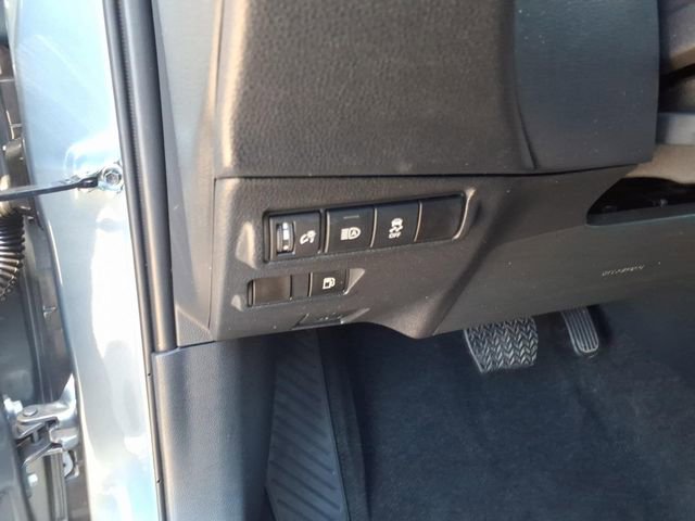 Used 2025 Toyota Corolla Cross AWD Hybrid image 15