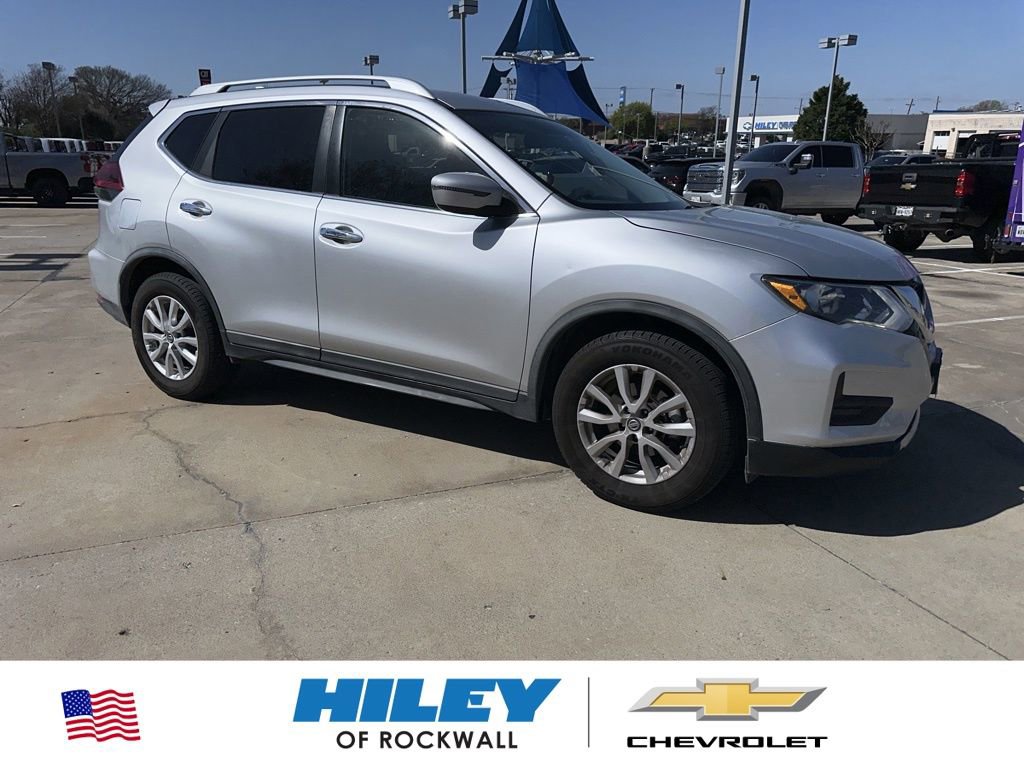 Used 2018 Nissan Rogue SV image 1