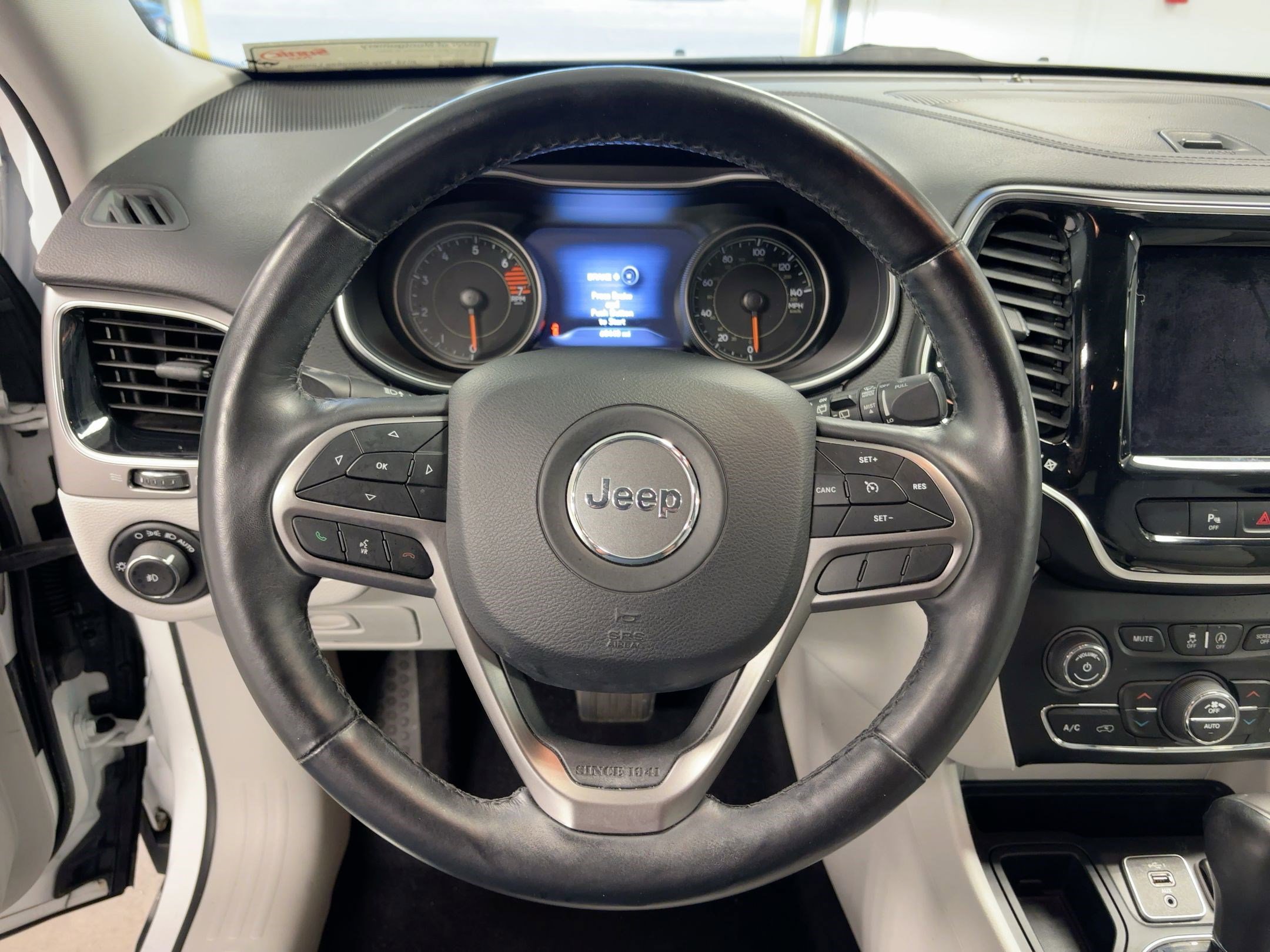 Used 2019 Jeep Cherokee Limited image 16