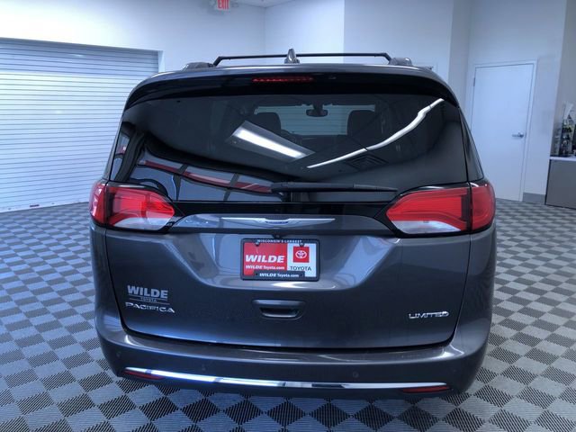Used 2018 Chrysler Pacifica Limited w/ Tire & Wheel Group FWD image 14