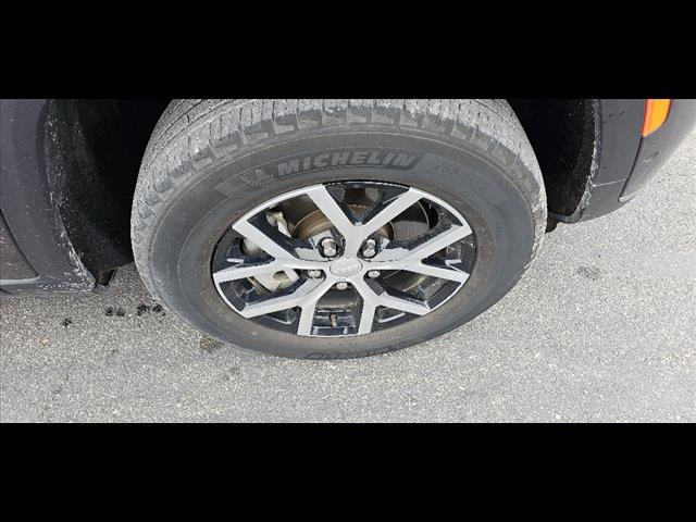 Used 2024 Jeep Grand Cherokee L Limited w/ Luxury Tech Group II image 9