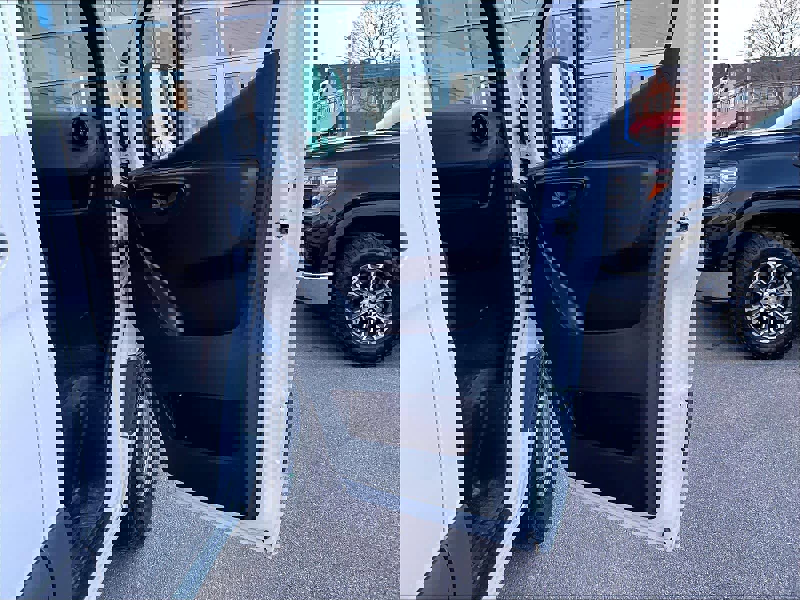 Used 2024 Mercedes-Benz Sprinter 2500 image 12