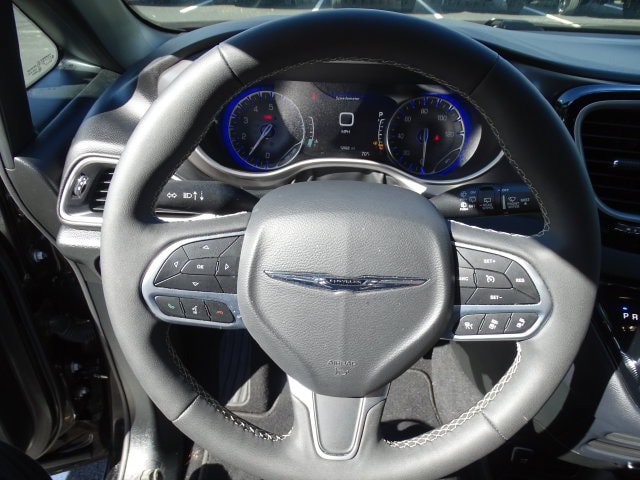Certified 2026 Chrysler Pacifica Select FWD image 6
