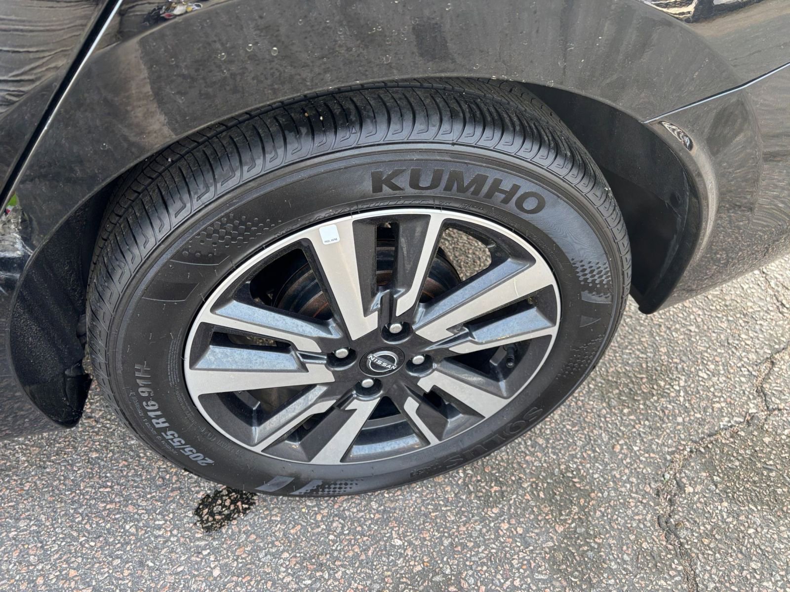 Used 2025 Nissan Versa SV image 30