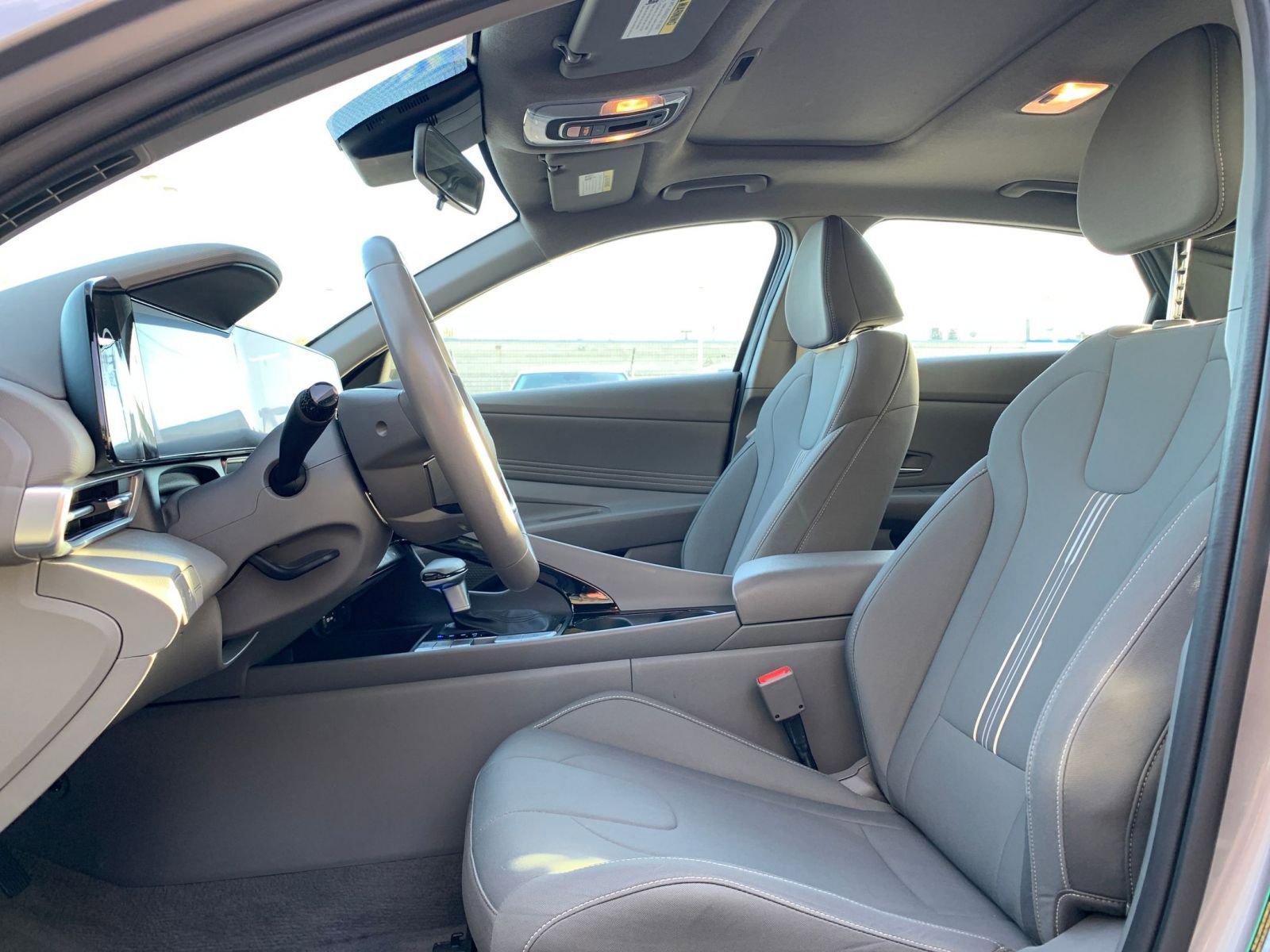 Used 2025 Hyundai Elantra SEL image 24