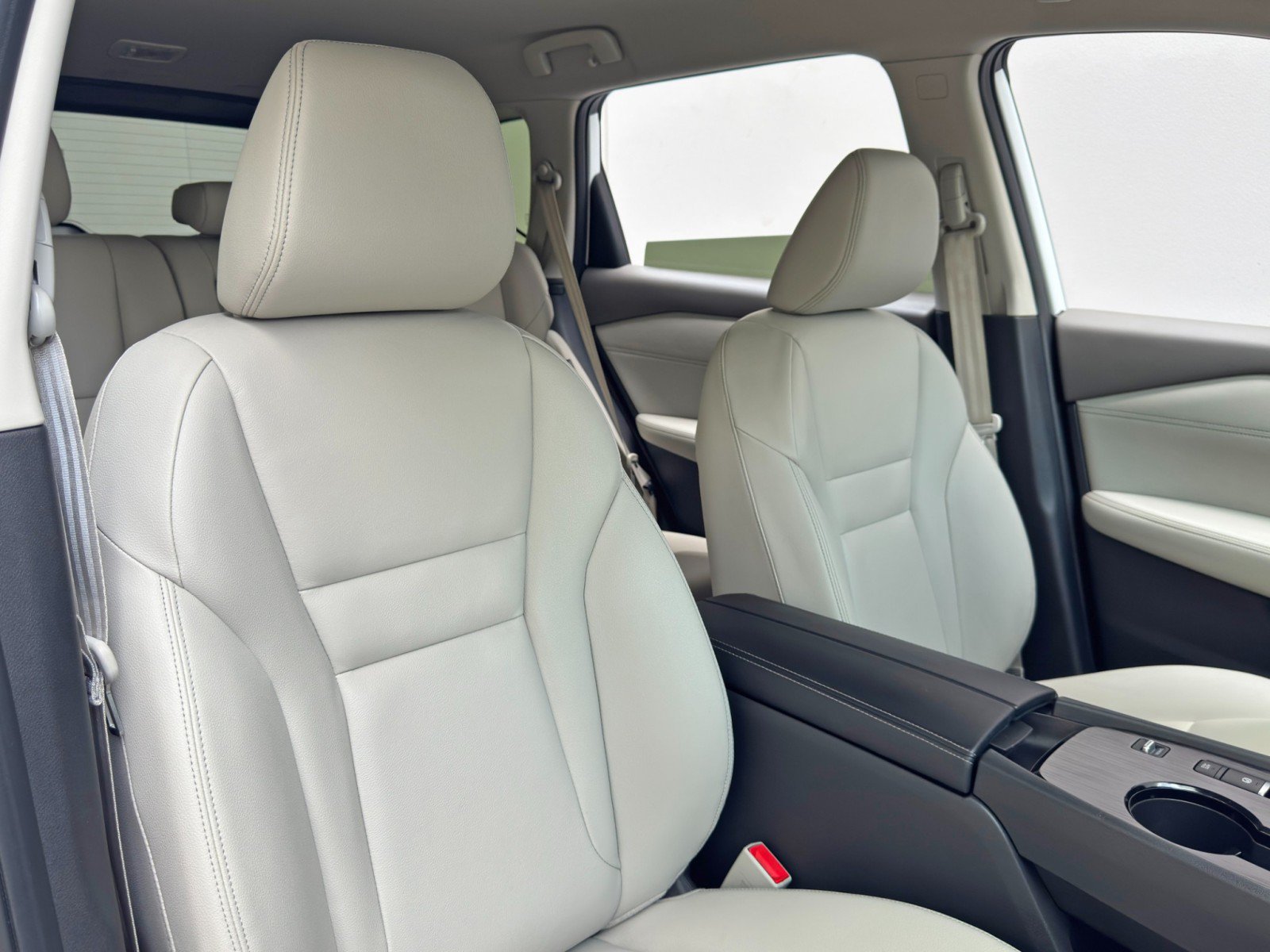 Used 2025 Nissan Rogue SL FWD image 34
