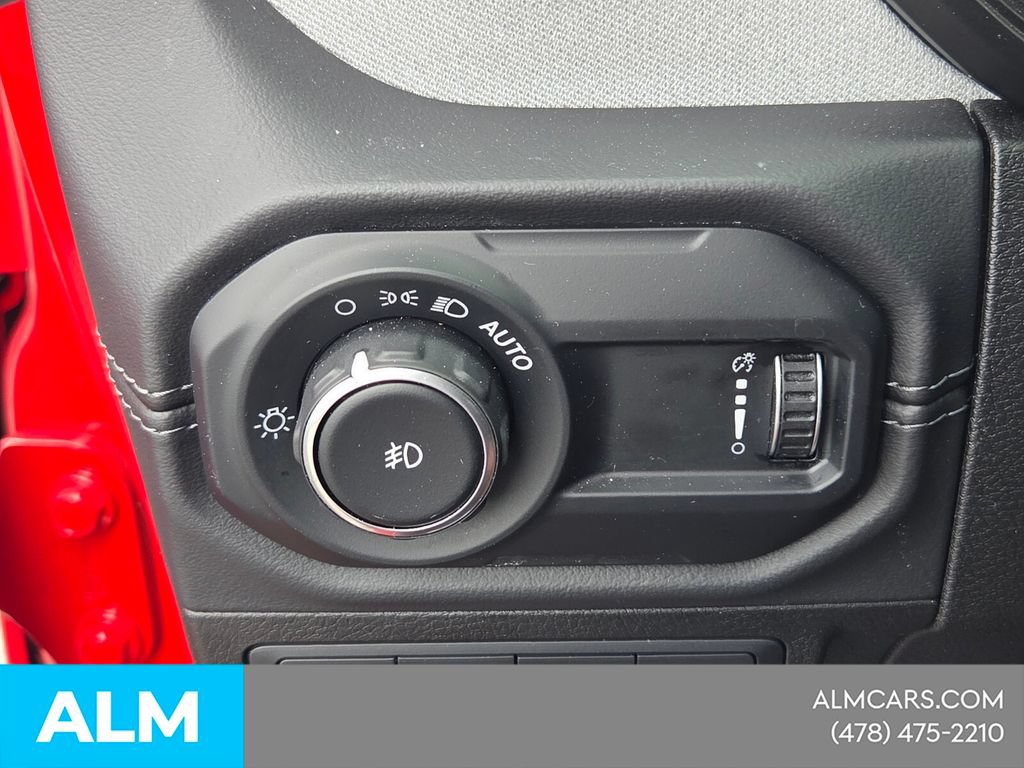 Used 2025 Jeep Wrangler Unlimited Sahara w/ Safety Group AWD/4WD image 27